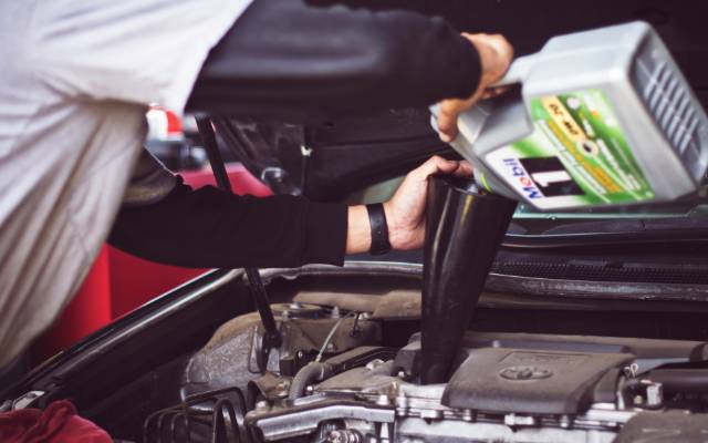 When is the Best Time to Put Engine Oil in Your Car?