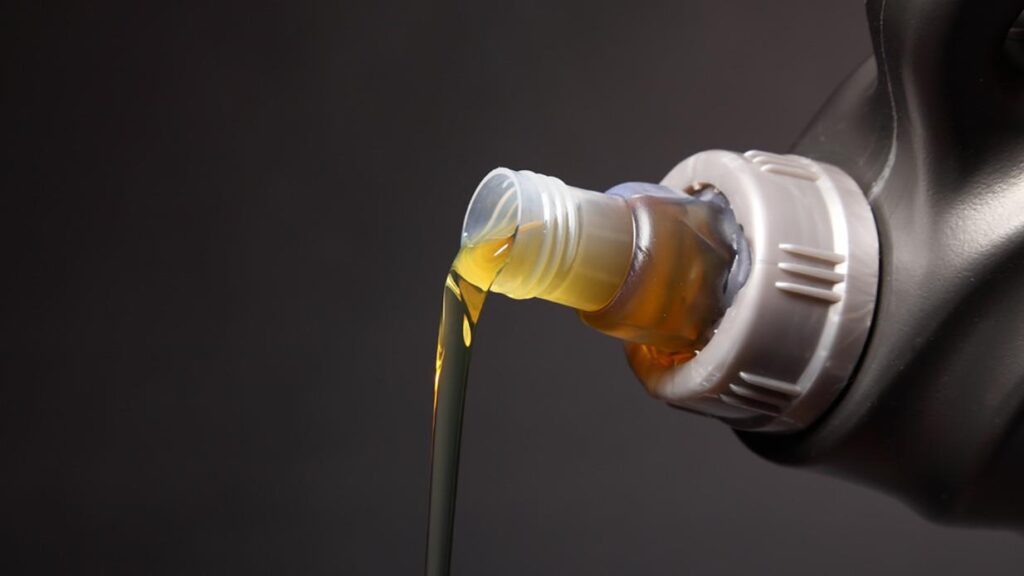 What are the Pros And Cons of Engine Oil Additives?